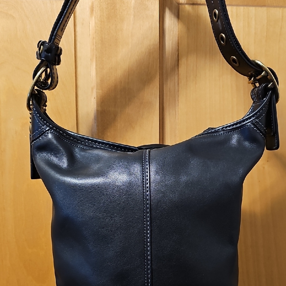 Coach Elegant Black Leather Shoulder Bag